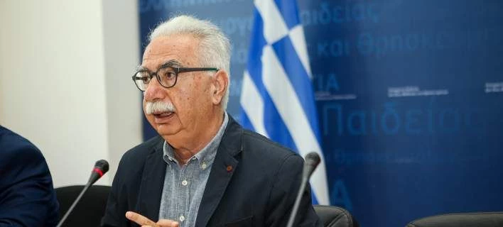 Κοροϊδεύει ταυτόχρονα μαθητές, γονείς και εκπαιδευτικούς ο Γαβρόγλου